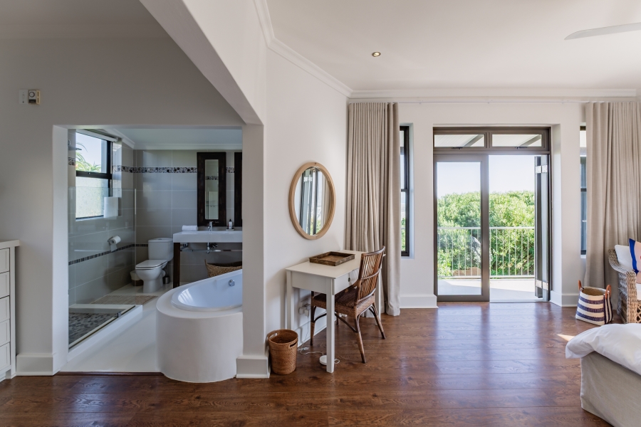 6 Bedroom Property for Sale in Belvedere Western Cape